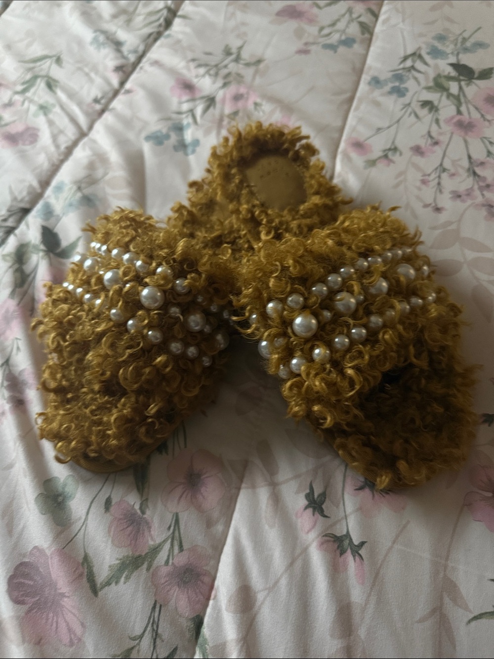 Anew day Curly Faux Fur Slide Slippers with Pearl Accent - Mustard size 10 cute